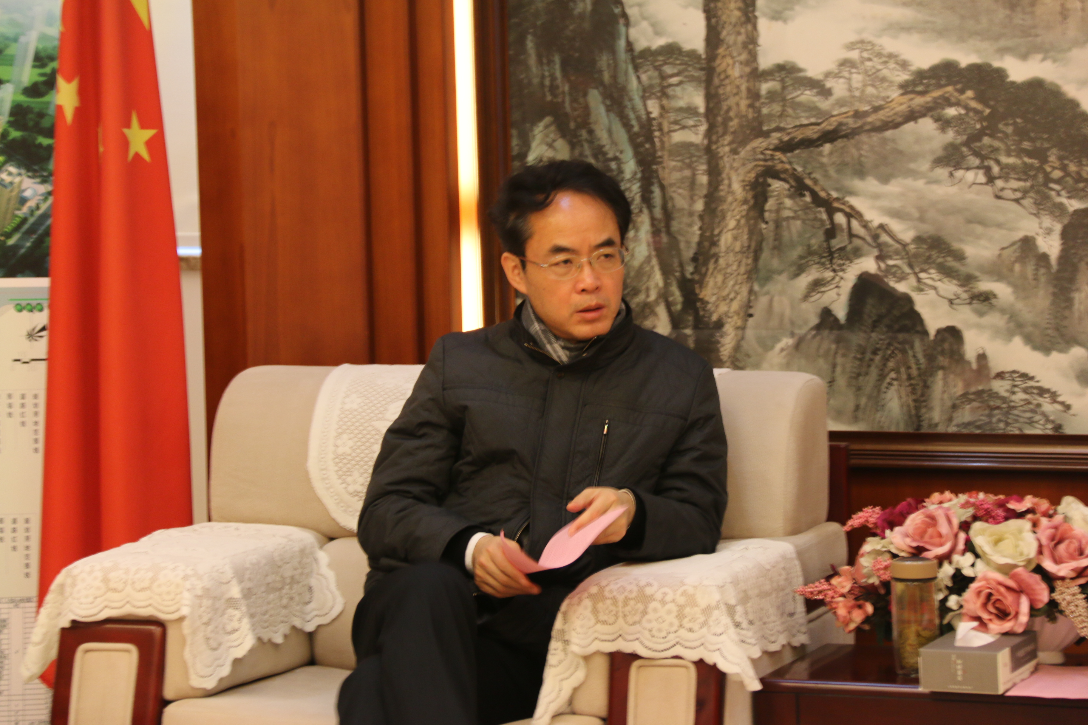 副市长张海虹一行莅临金皖公司调研指导工作(图2) 副市长张海虹一行莅临金皖公司调研指导工作(图2)